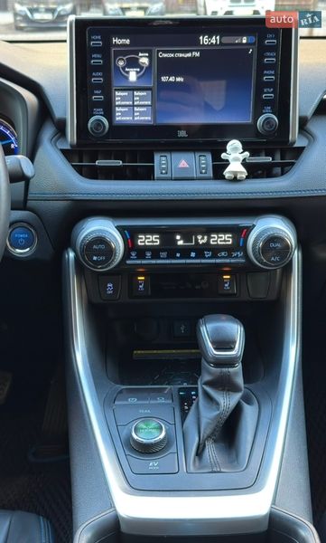 Внедорожник / Кроссовер Toyota RAV4 2020 в Киеве