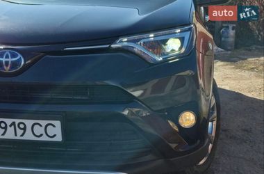 Позашляховик / Кросовер Toyota RAV4 2017 в Києві