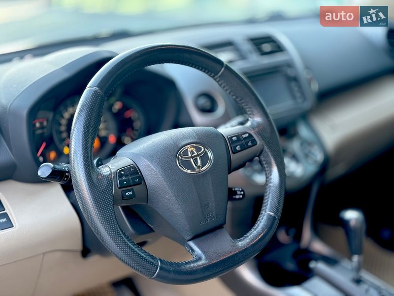 Внедорожник / Кроссовер Toyota RAV4 2011 в Тернополе