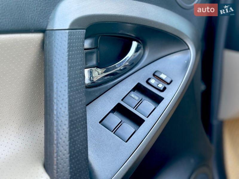 Внедорожник / Кроссовер Toyota RAV4 2011 в Тернополе