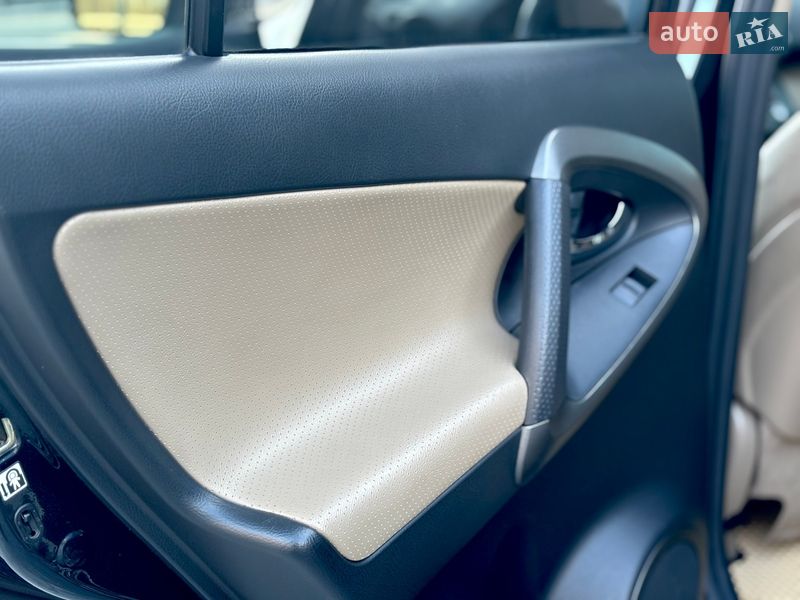 Внедорожник / Кроссовер Toyota RAV4 2011 в Тернополе