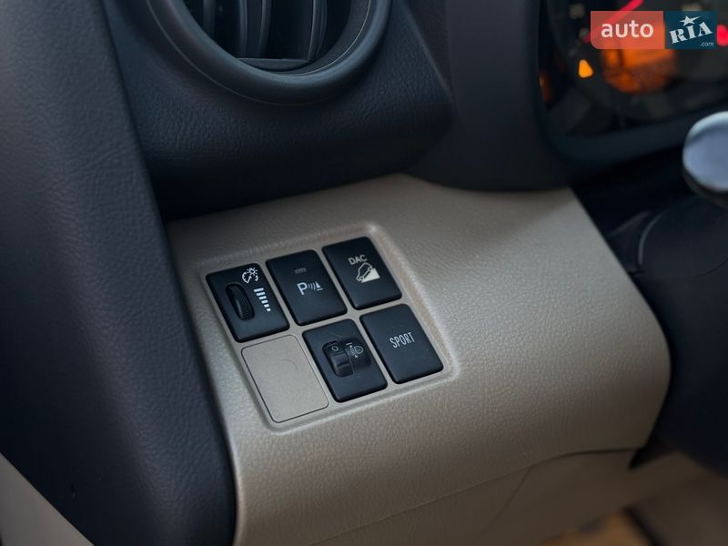 Внедорожник / Кроссовер Toyota RAV4 2011 в Тернополе