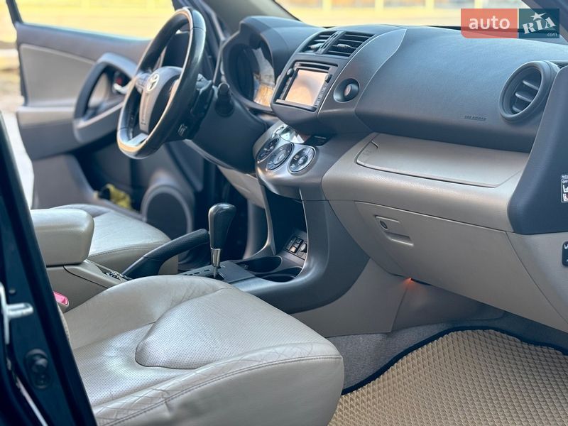 Внедорожник / Кроссовер Toyota RAV4 2011 в Тернополе