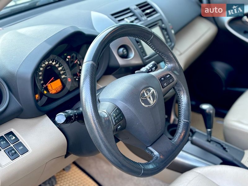 Внедорожник / Кроссовер Toyota RAV4 2011 в Тернополе