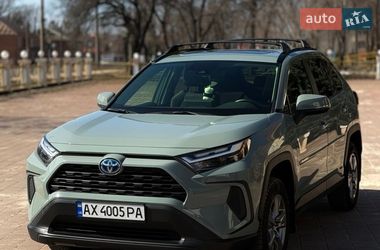 Позашляховик / Кросовер Toyota RAV4 2022 в Харкові