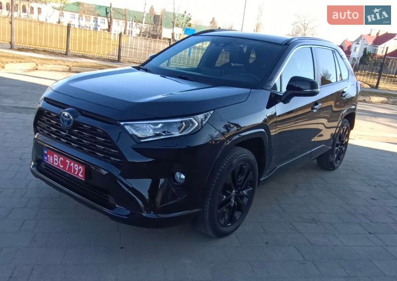 Позашляховик / Кросовер Toyota RAV4 2020 в Рівному