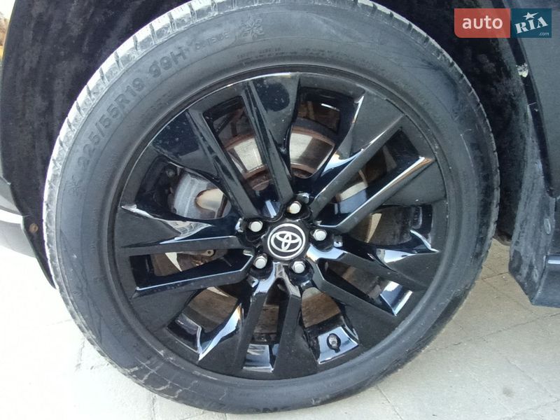 Позашляховик / Кросовер Toyota RAV4 2020 в Рівному