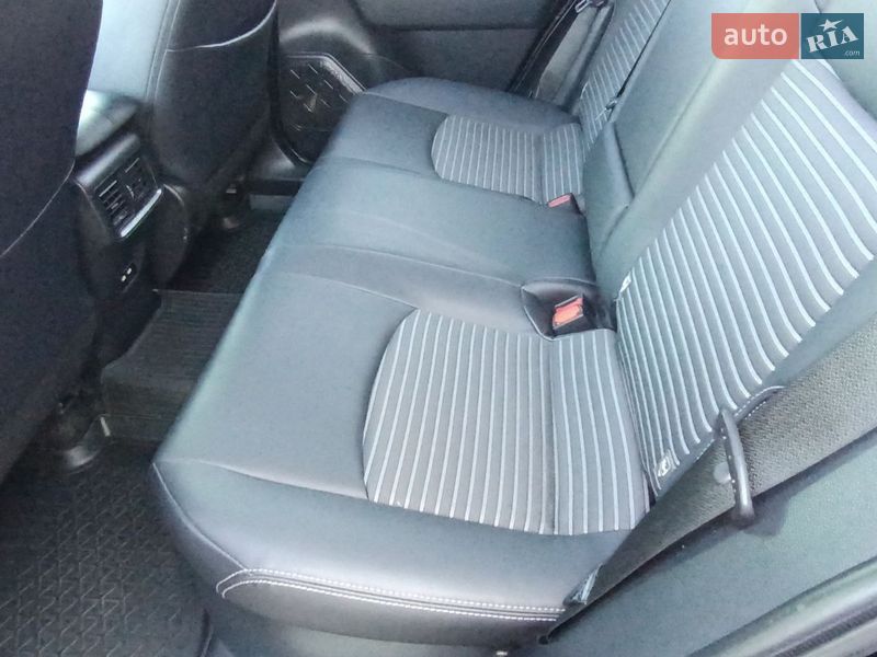 Позашляховик / Кросовер Toyota RAV4 2020 в Рівному