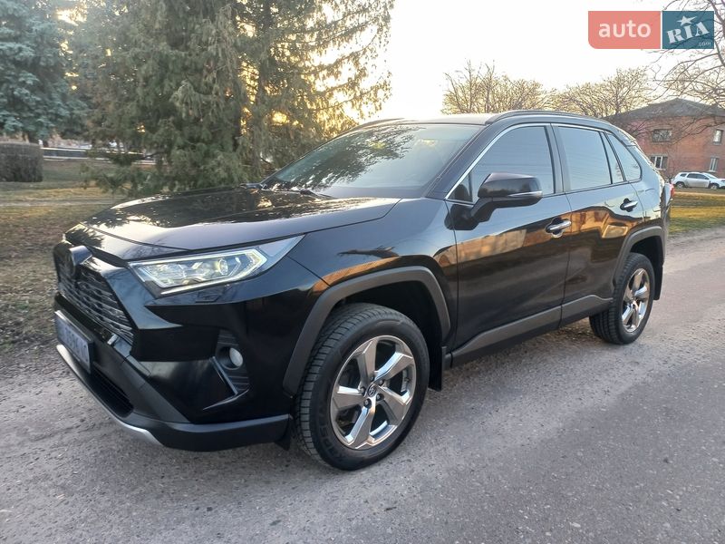 Внедорожник / Кроссовер Toyota RAV4 2019 в Полтаве