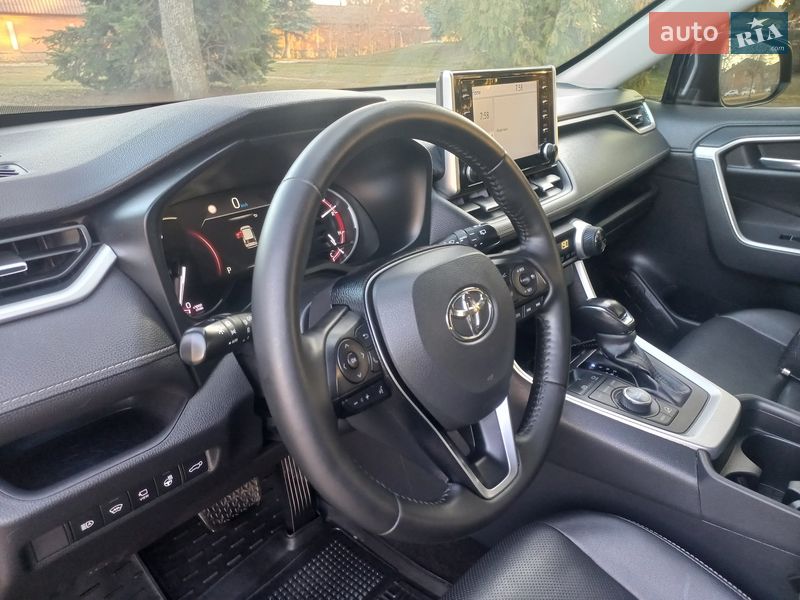 Внедорожник / Кроссовер Toyota RAV4 2019 в Полтаве