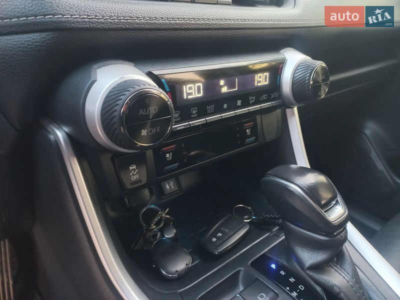 Внедорожник / Кроссовер Toyota RAV4 2019 в Полтаве