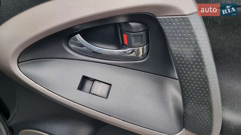 Внедорожник / Кроссовер Toyota RAV4 2006 в Кропивницком