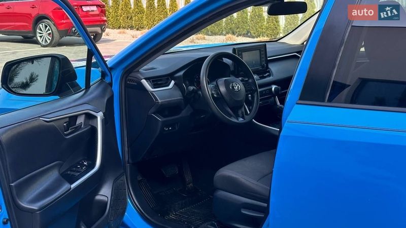 Внедорожник / Кроссовер Toyota RAV4 2019 в Луцке