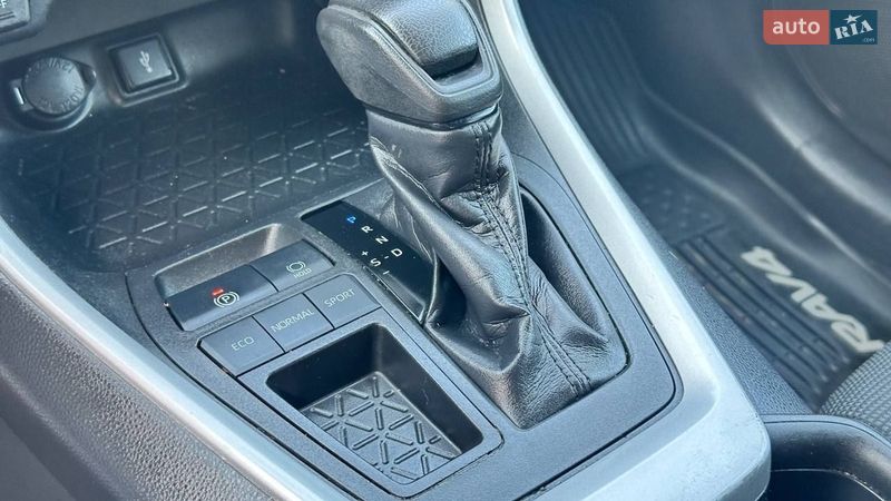 Внедорожник / Кроссовер Toyota RAV4 2019 в Луцке