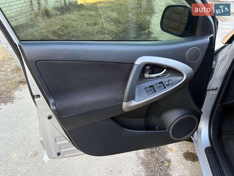 Позашляховик / Кросовер Toyota RAV4 2007 в Харкові