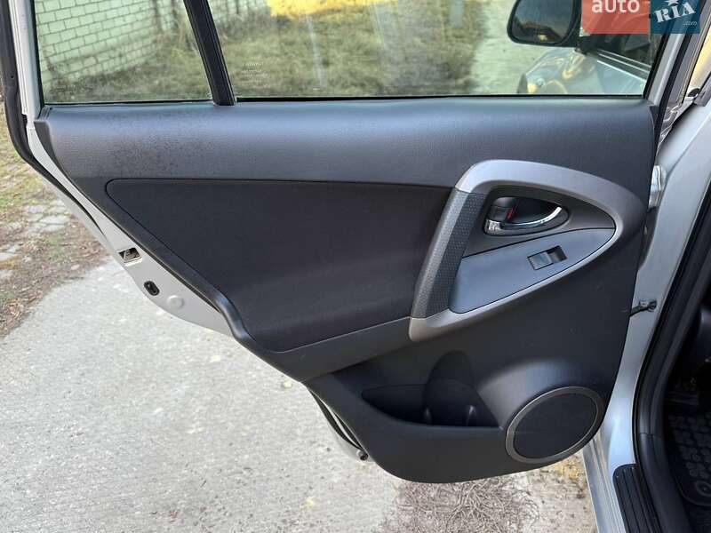 Позашляховик / Кросовер Toyota RAV4 2007 в Харкові