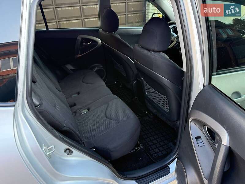 Позашляховик / Кросовер Toyota RAV4 2007 в Харкові