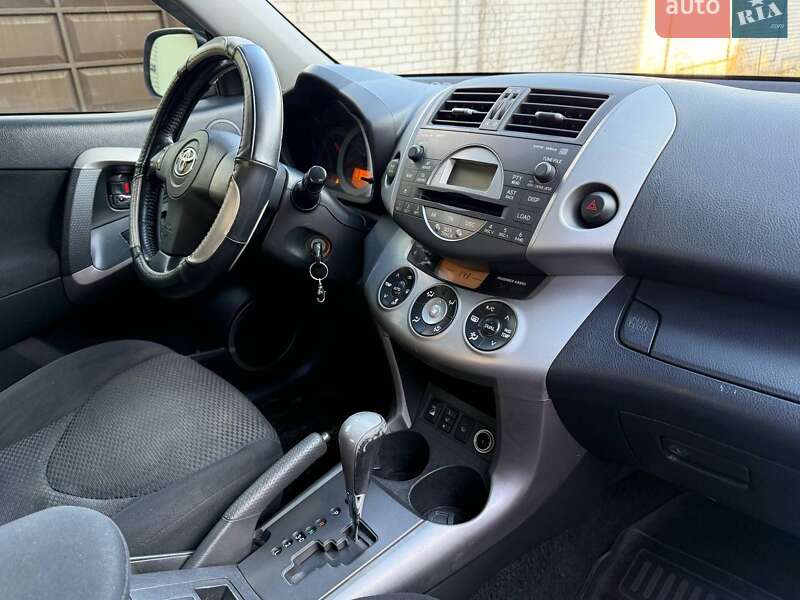 Позашляховик / Кросовер Toyota RAV4 2007 в Харкові