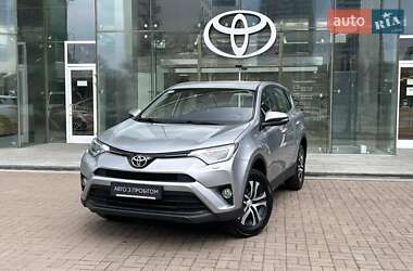 Внедорожник / Кроссовер Toyota RAV4 2017 в Киеве