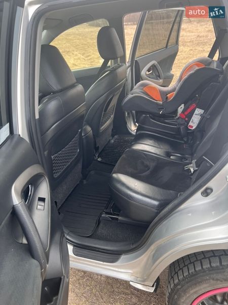 Внедорожник / Кроссовер Toyota RAV4 2012 в Сарнах