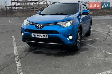 Позашляховик / Кросовер Toyota RAV4 2016 в Києві