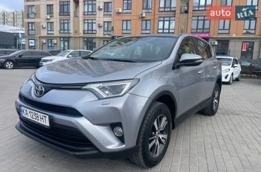 Позашляховик / Кросовер Toyota RAV4 2017 в Києві