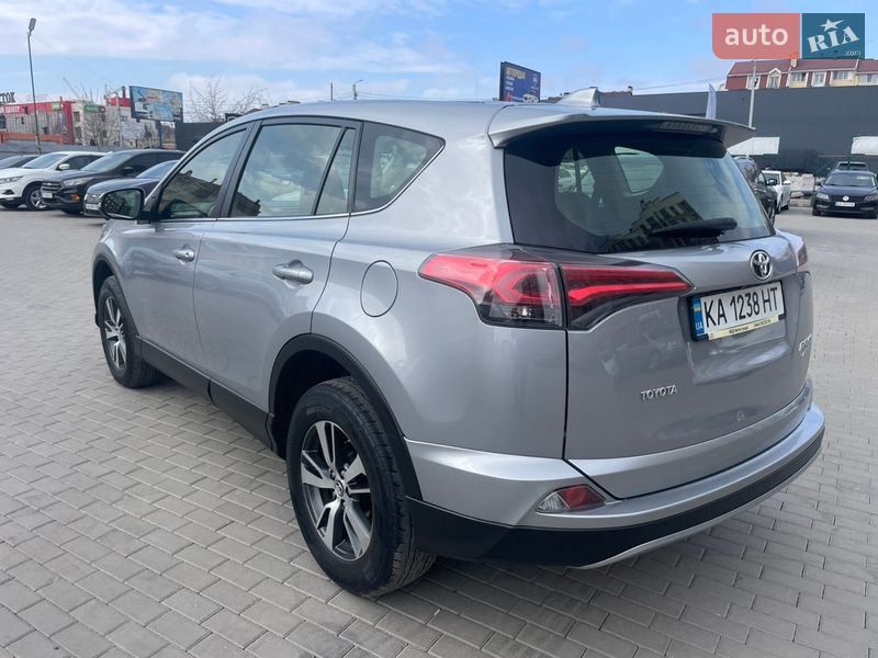 Внедорожник / Кроссовер Toyota RAV4 2017 в Киеве
