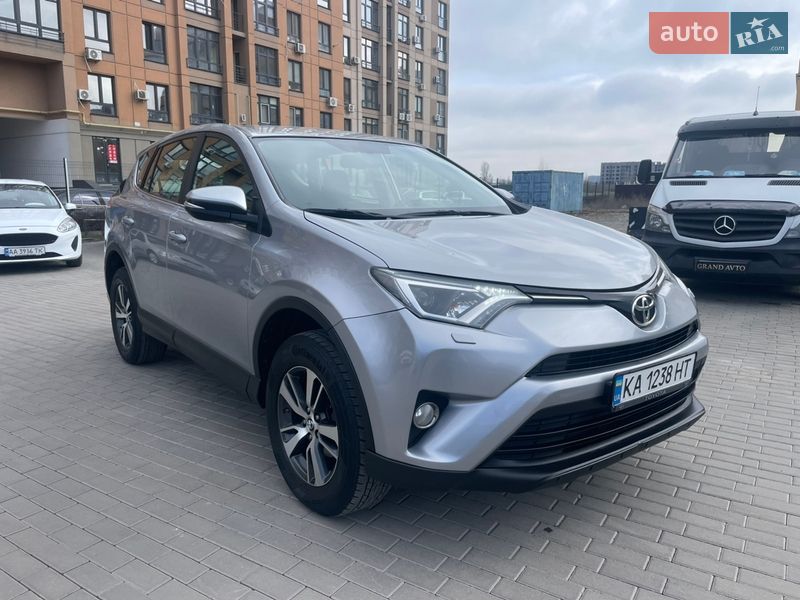 Внедорожник / Кроссовер Toyota RAV4 2017 в Киеве