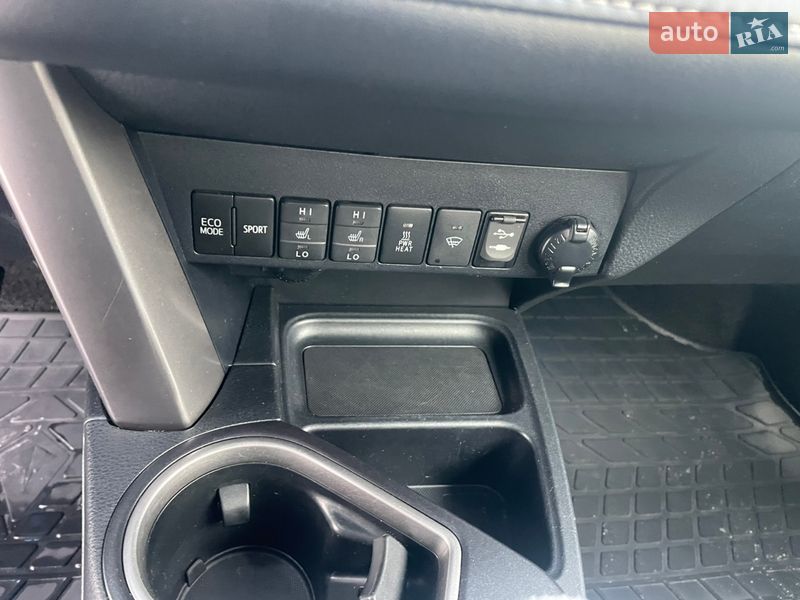 Внедорожник / Кроссовер Toyota RAV4 2017 в Киеве