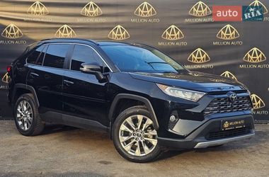 Внедорожник / Кроссовер Toyota RAV4 2019 в Киеве