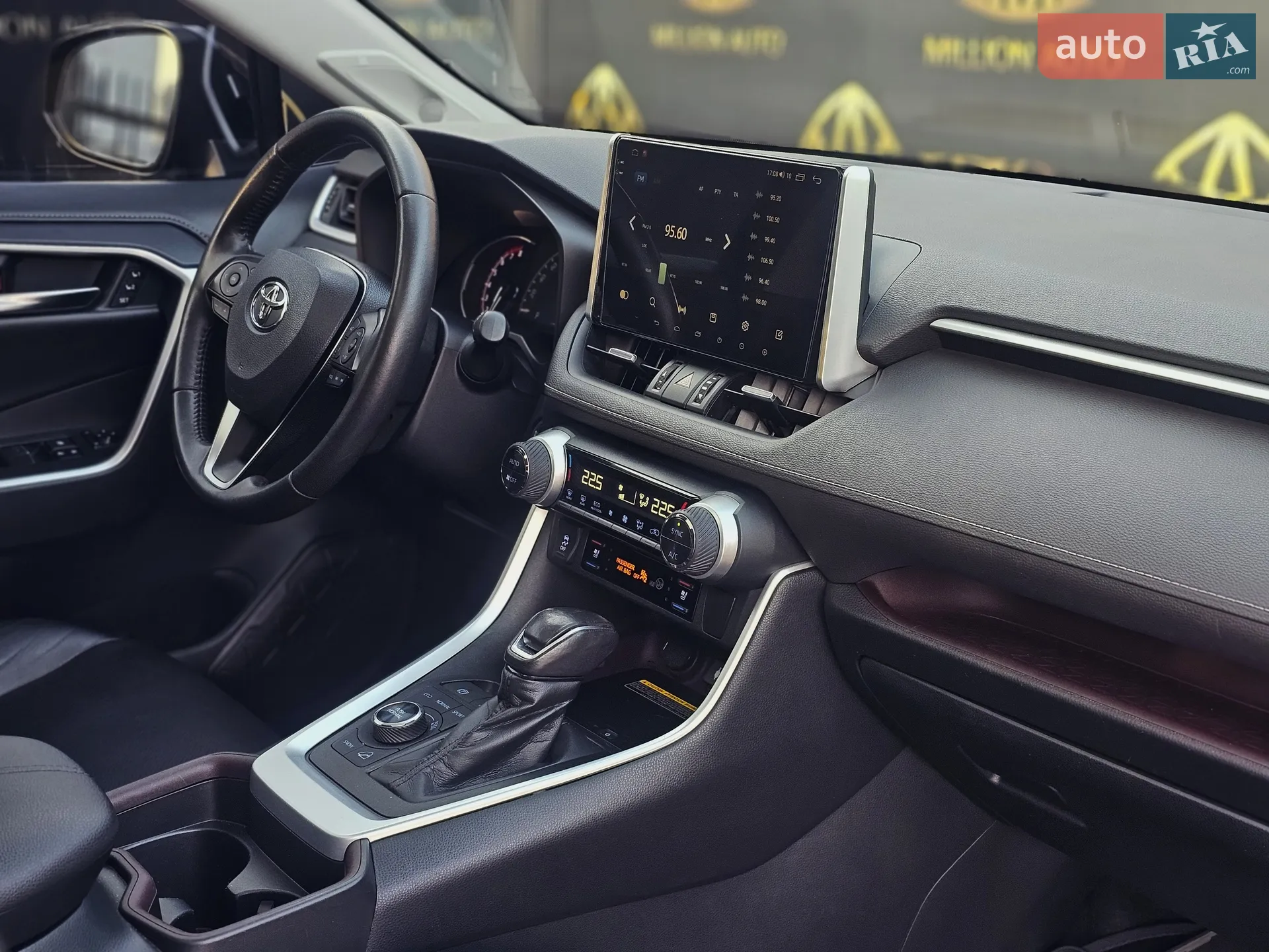 2019 Toyota RAV 4 - мініатюра 17
