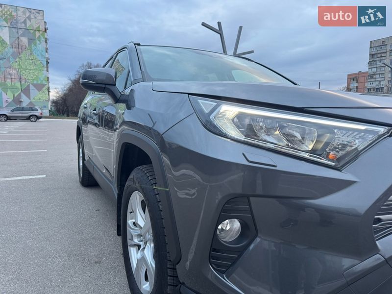 Позашляховик / Кросовер Toyota RAV4 2020 в Харкові