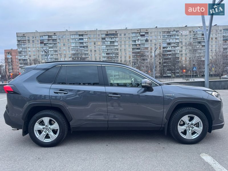Позашляховик / Кросовер Toyota RAV4 2020 в Харкові