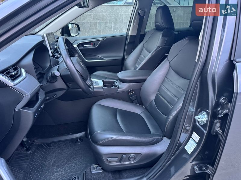Позашляховик / Кросовер Toyota RAV4 2020 в Харкові