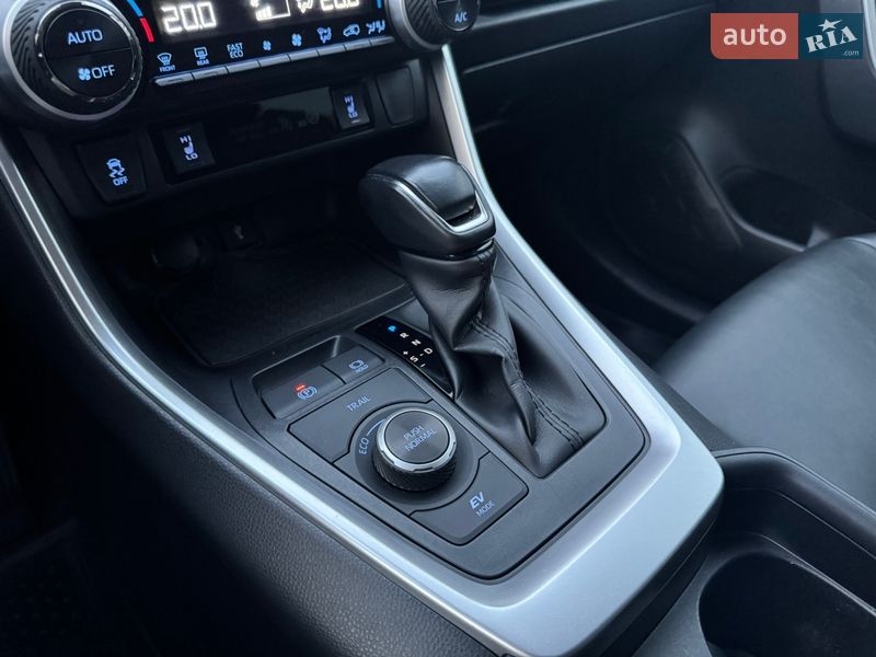 Позашляховик / Кросовер Toyota RAV4 2020 в Харкові