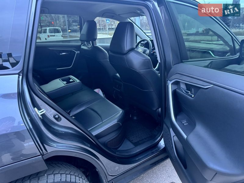 Позашляховик / Кросовер Toyota RAV4 2020 в Харкові