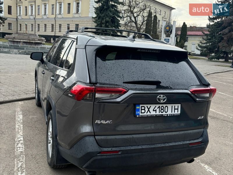 Внедорожник / Кроссовер Toyota RAV4 2021 в Хмельницком
