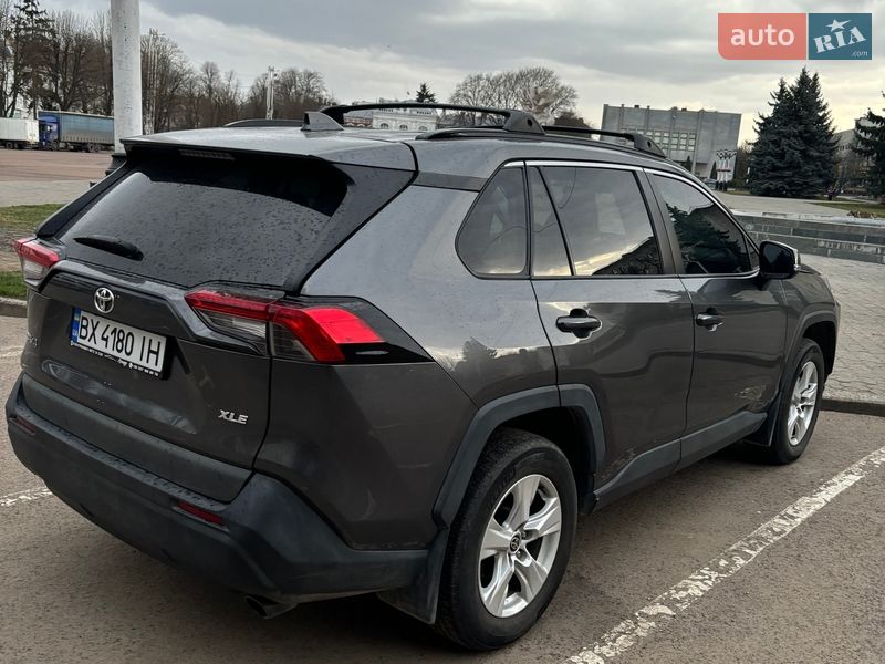 Внедорожник / Кроссовер Toyota RAV4 2021 в Хмельницком