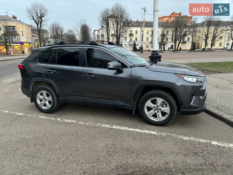 Внедорожник / Кроссовер Toyota RAV4 2021 в Хмельницком
