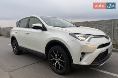 Позашляховик / Кросовер Toyota RAV4 2017 в Дніпрі