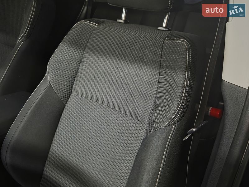 Внедорожник / Кроссовер Toyota RAV4 2017 в Киеве фото 23 Внедорожник / Кроссовер Toyota RAV4 2017 в Киеве