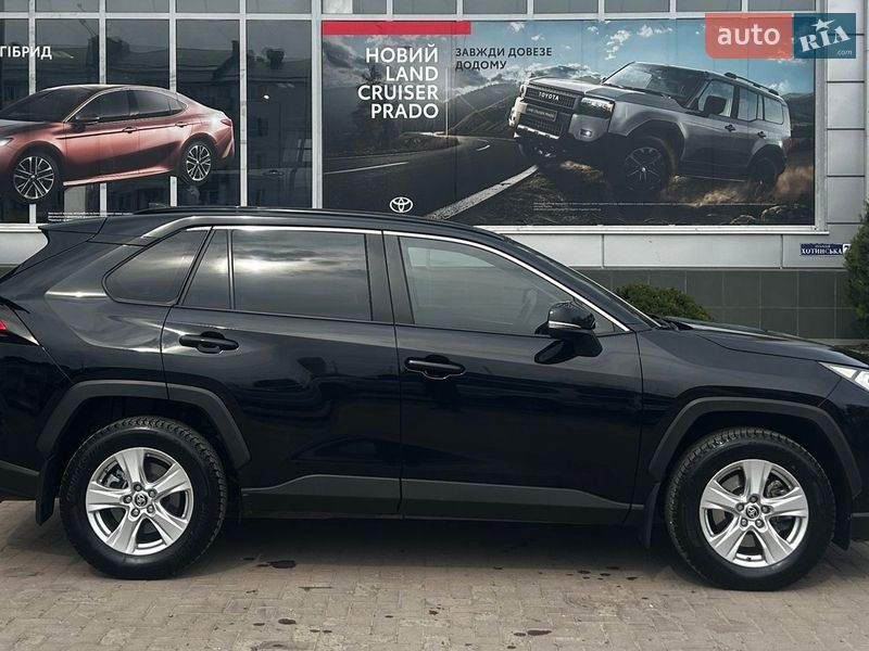 Внедорожник / Кроссовер Toyota RAV4 2020 в Черновцах