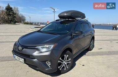 Позашляховик / Кросовер Toyota RAV4 2017 в Дніпрі