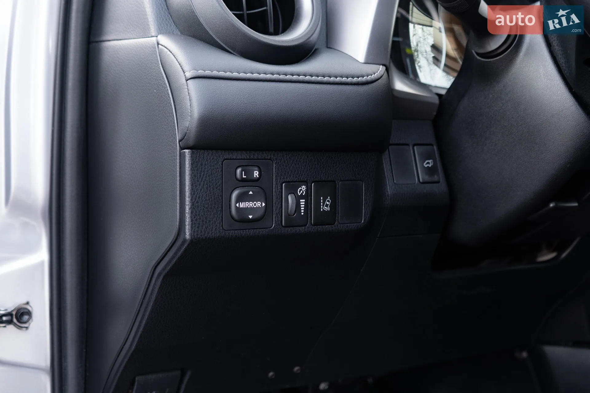 2016 Toyota RAV 4 - мініатюра 40