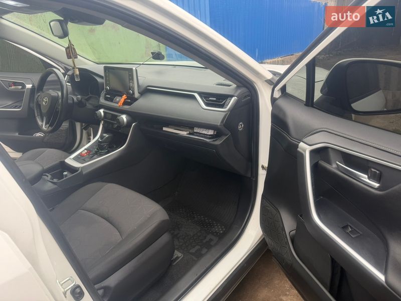 Позашляховик / Кросовер Toyota RAV4 2021 в Кривому Розі