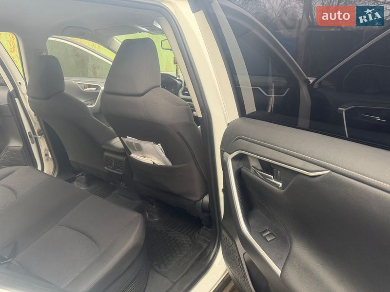 Позашляховик / Кросовер Toyota RAV4 2021 в Кривому Розі
