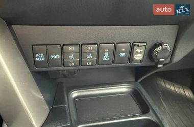 Позашляховик / Кросовер Toyota RAV4 2016 в Дніпрі