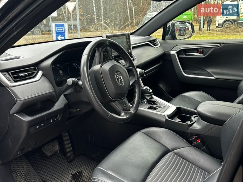 Позашляховик / Кросовер Toyota RAV4 2020 в Києві