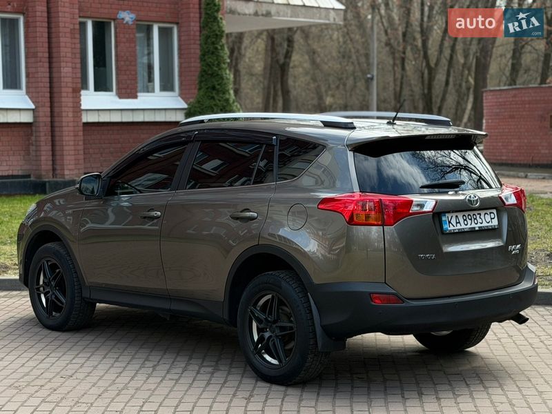 Позашляховик / Кросовер Toyota RAV4 2013 в Чернігові