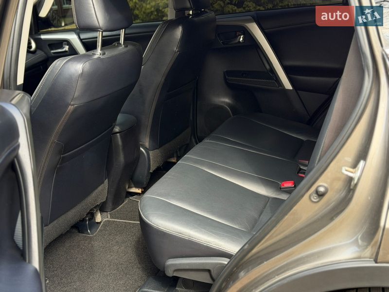 Позашляховик / Кросовер Toyota RAV4 2013 в Чернігові